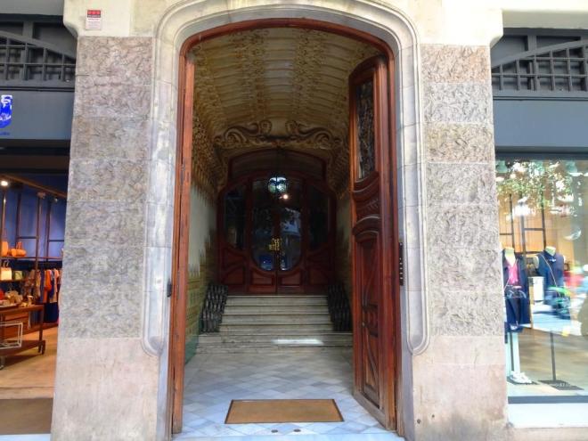 Beyond the Barcelona door, Thursday doors