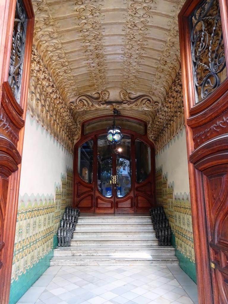 Beyond the Barcelona door, Thursday doors