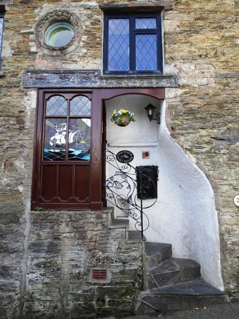 Fancy Fowey doorway, August 2018