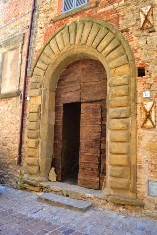 Door, Monte Santa Maria Tiberina, Umbria, August 2018