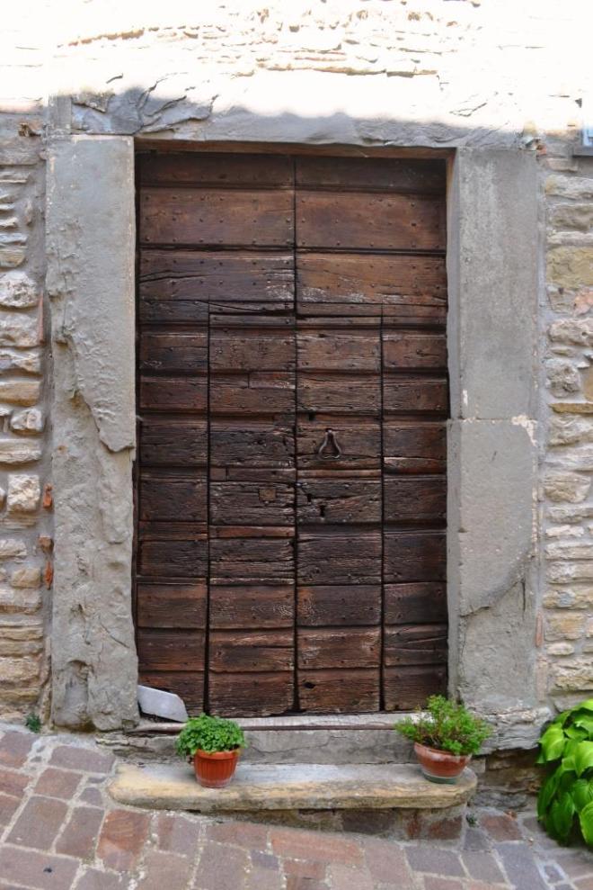 Door, Monte Santa Maria Tiberina, Umbria, August 2018