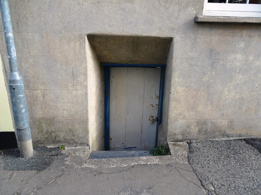 Basement door and thick walls, Fowey, Cornwall, September 2018