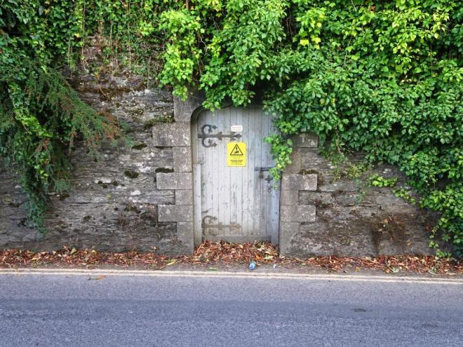 Dangerous secret door, Fowey, Cornwall, September 2018