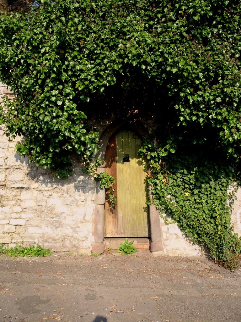 A secret garden door. We like those. Kingsdown, Bristol, April 2019