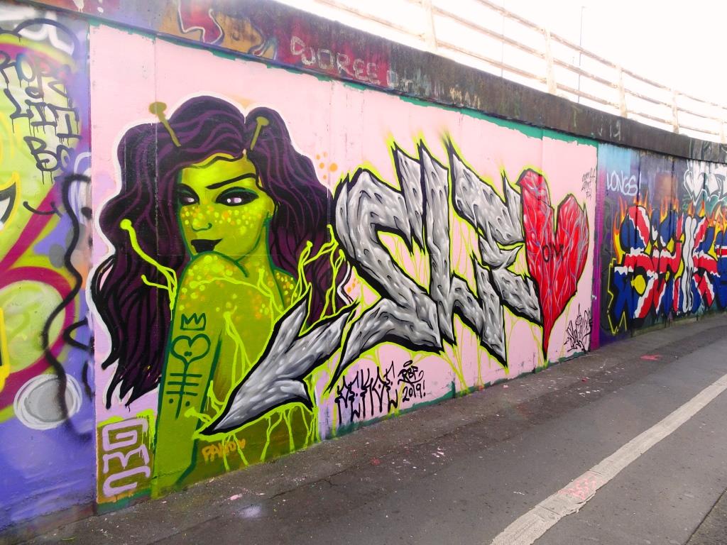 Pekoe and Mr Sleven, M32 roundabout, Bristol, March 2019