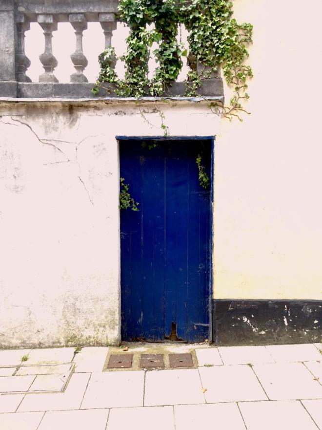 Charming blue door, Dorchester, June 2019