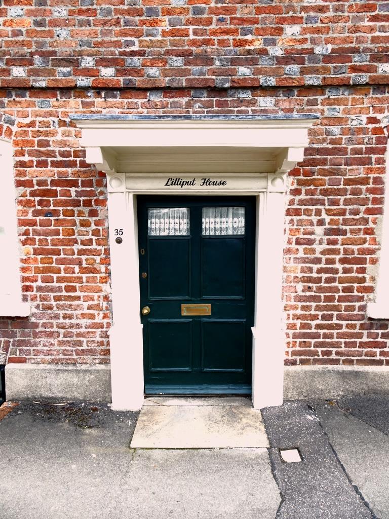 This dwelling is appropriately named 'Lilliput House', the door was about 5ft 6 and I would have struggled to get in. Dorchester, June 2019