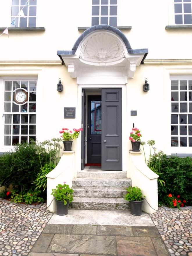 Grand door with a scalloped portico, Fowey, Cornwall, September 2019