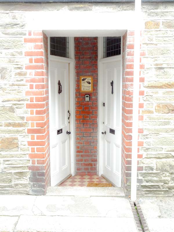 Unusual recessed front doors, A nice pair of blue doors, Fowey, Cornwall, September 2019