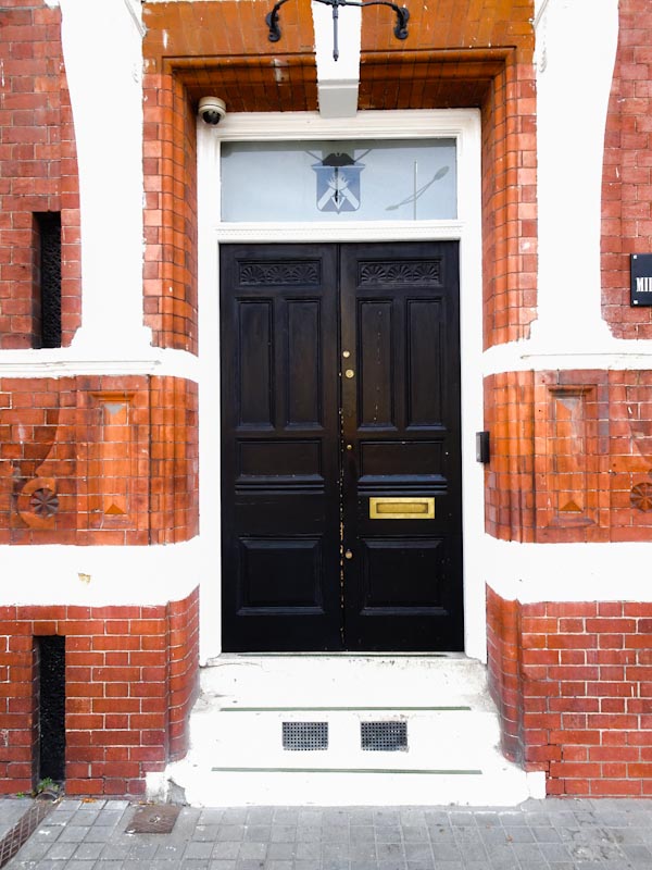 A rather fancy entrance, Bristol, September 2020