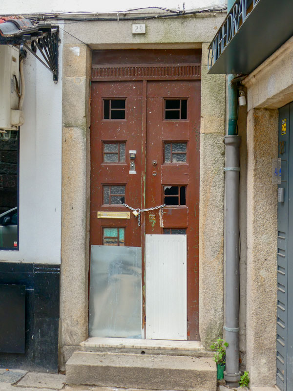 Chained and repaired door, Porto, June 2022