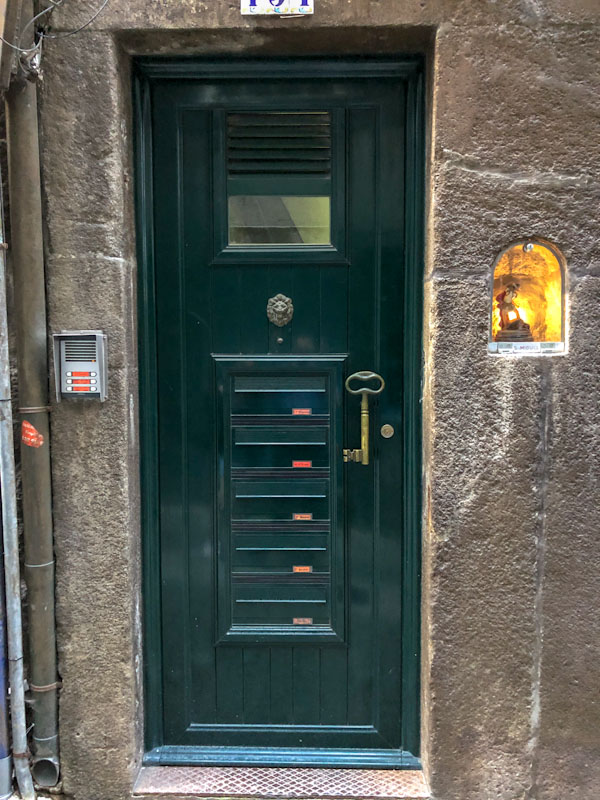 Door with key handle, Porto, May 2022