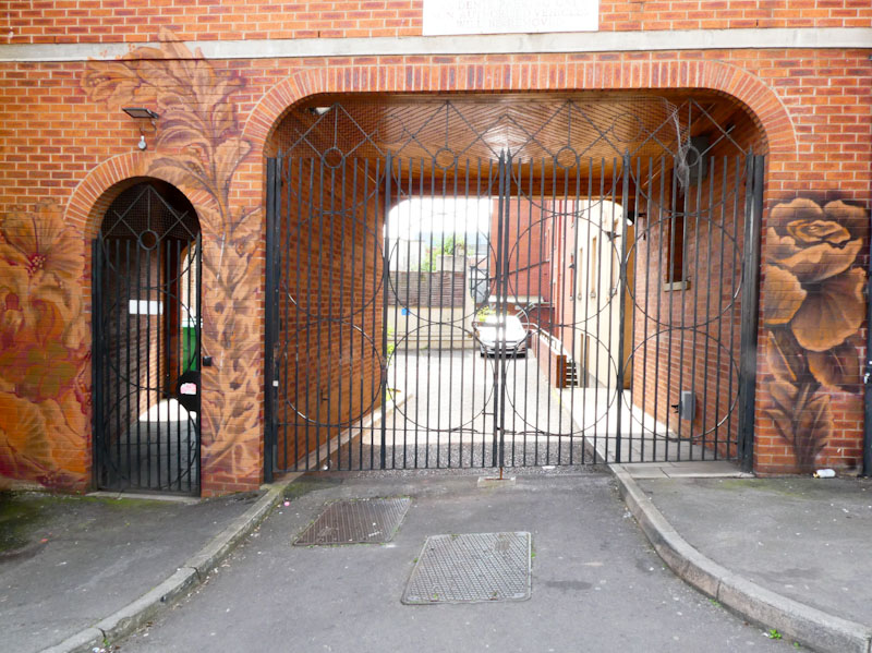Pair of gates, Bristol, April 2022