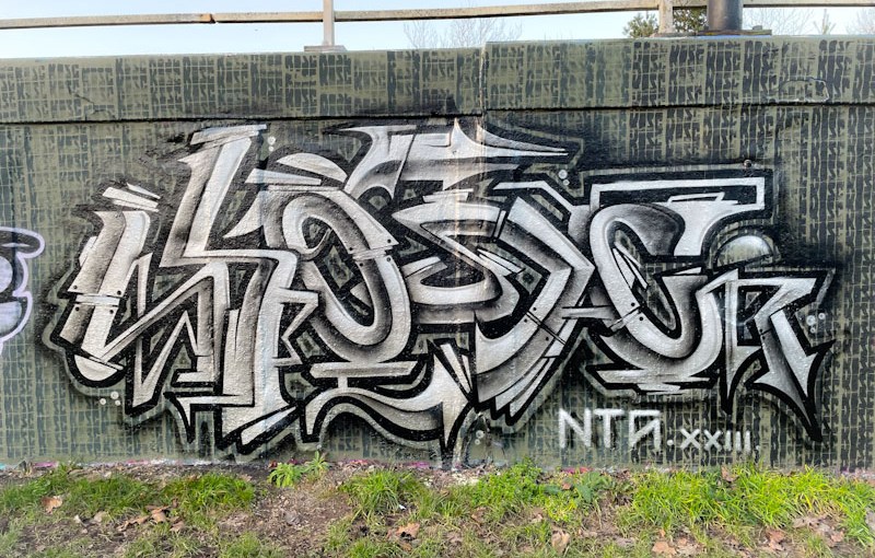 5026. M32 roundabout J3&nbsp;(451)