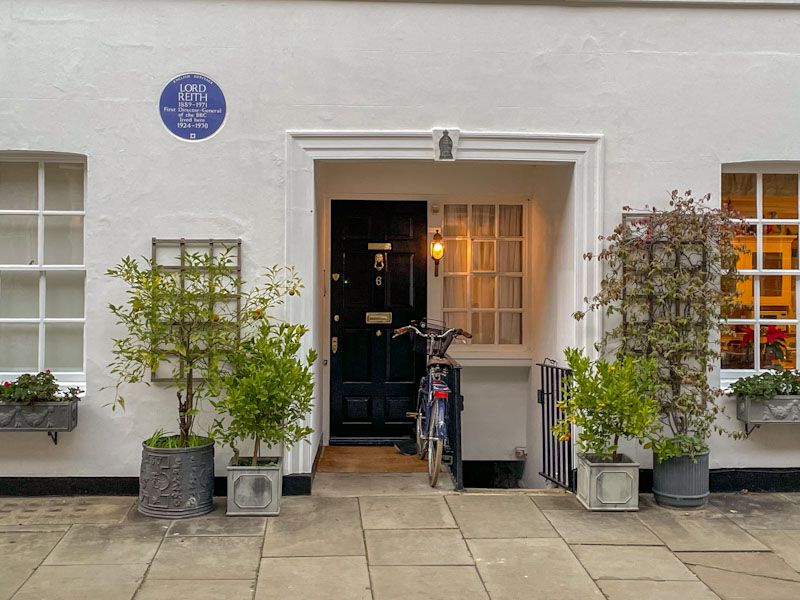Black front door, Lord Reith blue Plaque, Westminster, February 2023