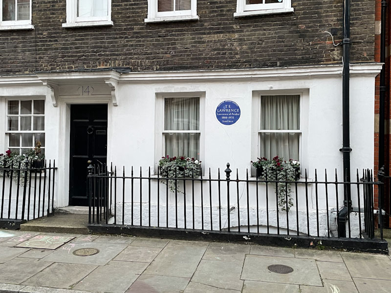 Black front door, TE Lawrence blue Plaque, Westminster, February 2023