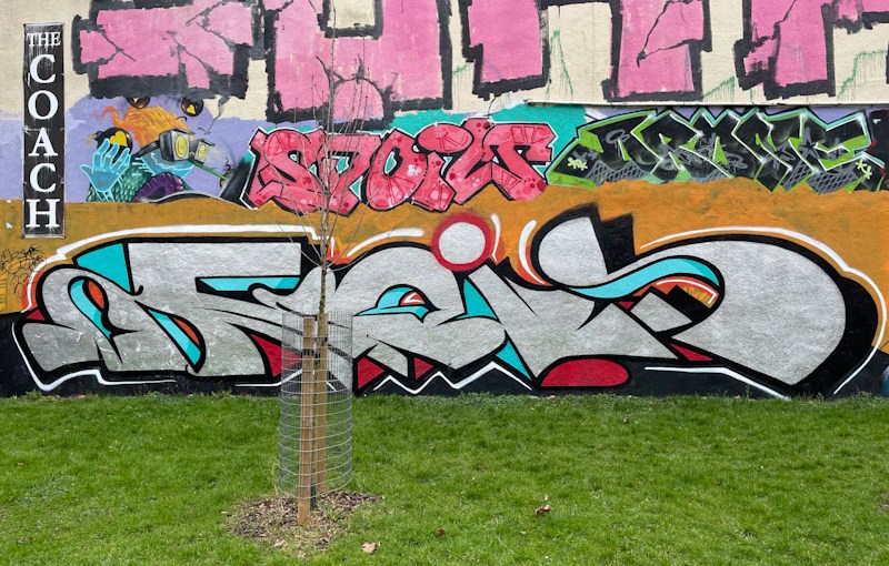 5044. Coach and&nbsp;Horses