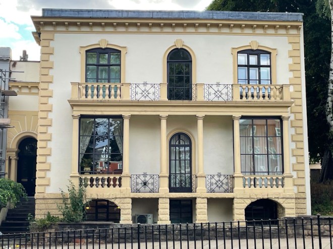 Plenty of doors on this fine building, Lincoln, June 2023