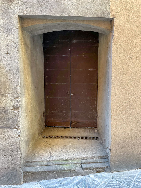 Recessed door, Todi, Umbria, Italy, July 2023