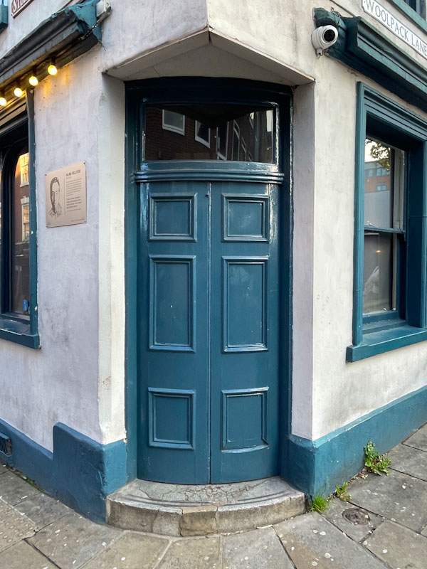 Nicely curved corner doors, Nottingham, November 2023
