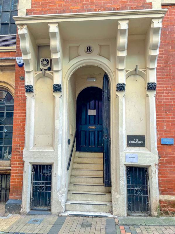 Recessed door up steps, with fine entrance, Nottingham, November 2023