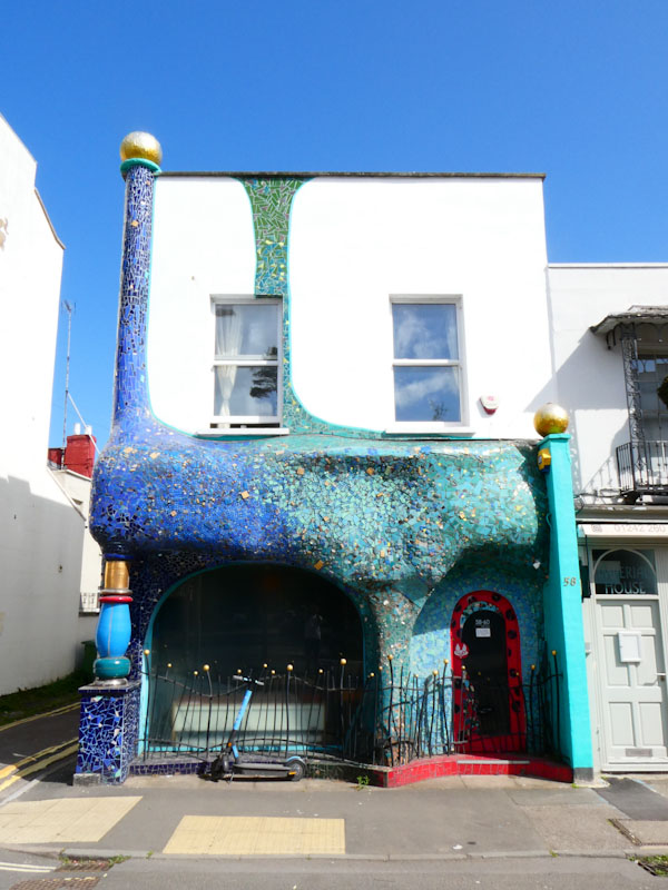 Former Beatrice von Tresckow design shop font, Cheltenham, July 2023