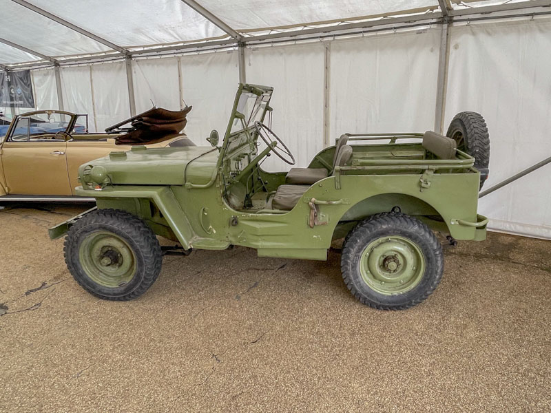 Jeep with no door, (is a bonnet a door?), Buxton, Derbyshire, April 2024