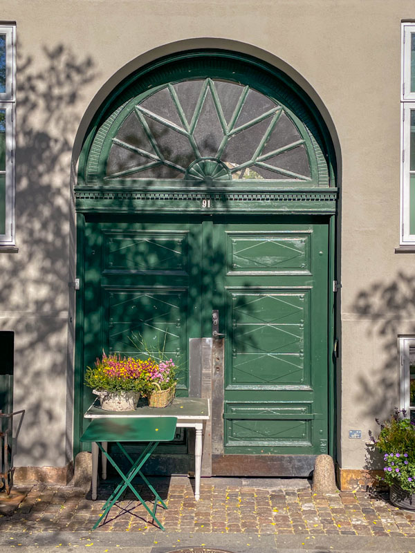 Superb green double doors and large fanlight, Vestervold, Copenhagen, Denmark, September 2025