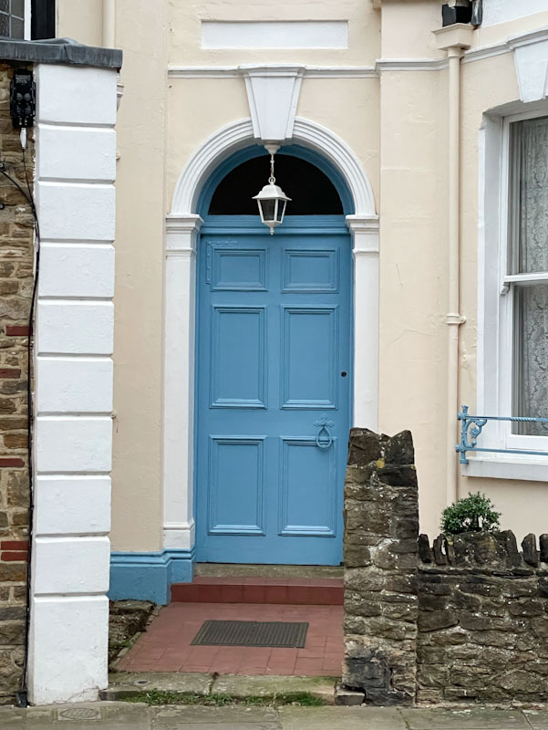 A rather nice blue door with fanlight and lamp, Church Street, Godalming, March 2025