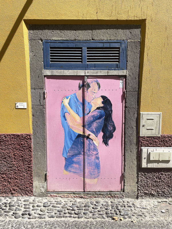 Door with embracing couple, Rua do Barreiros, Funchal, Madeira, Portugal, September 2025